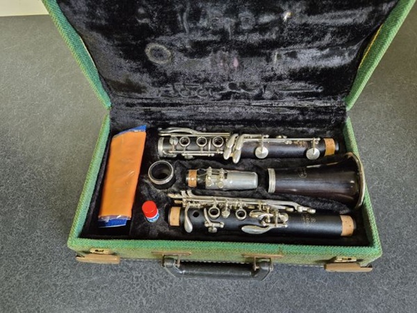 Leblanc Noblet Clarinet - #A18703 - Image 5