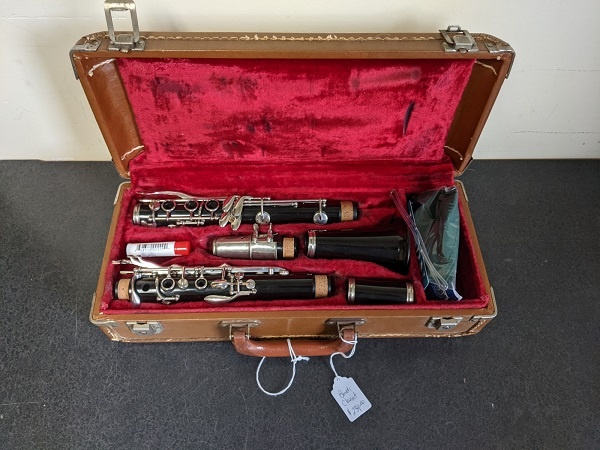 selmer bundy resonite clarinet & bundy hard case selmer bundy resonite clarinet & bundy hard case